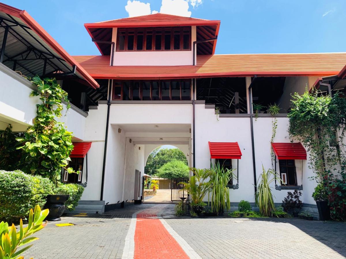 The Triangle Hotel Anuradhapura Exterior photo