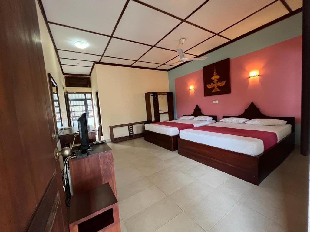 The Triangle Hotel Anuradhapura Room photo